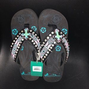 Montana west NWT flip flops size 10
